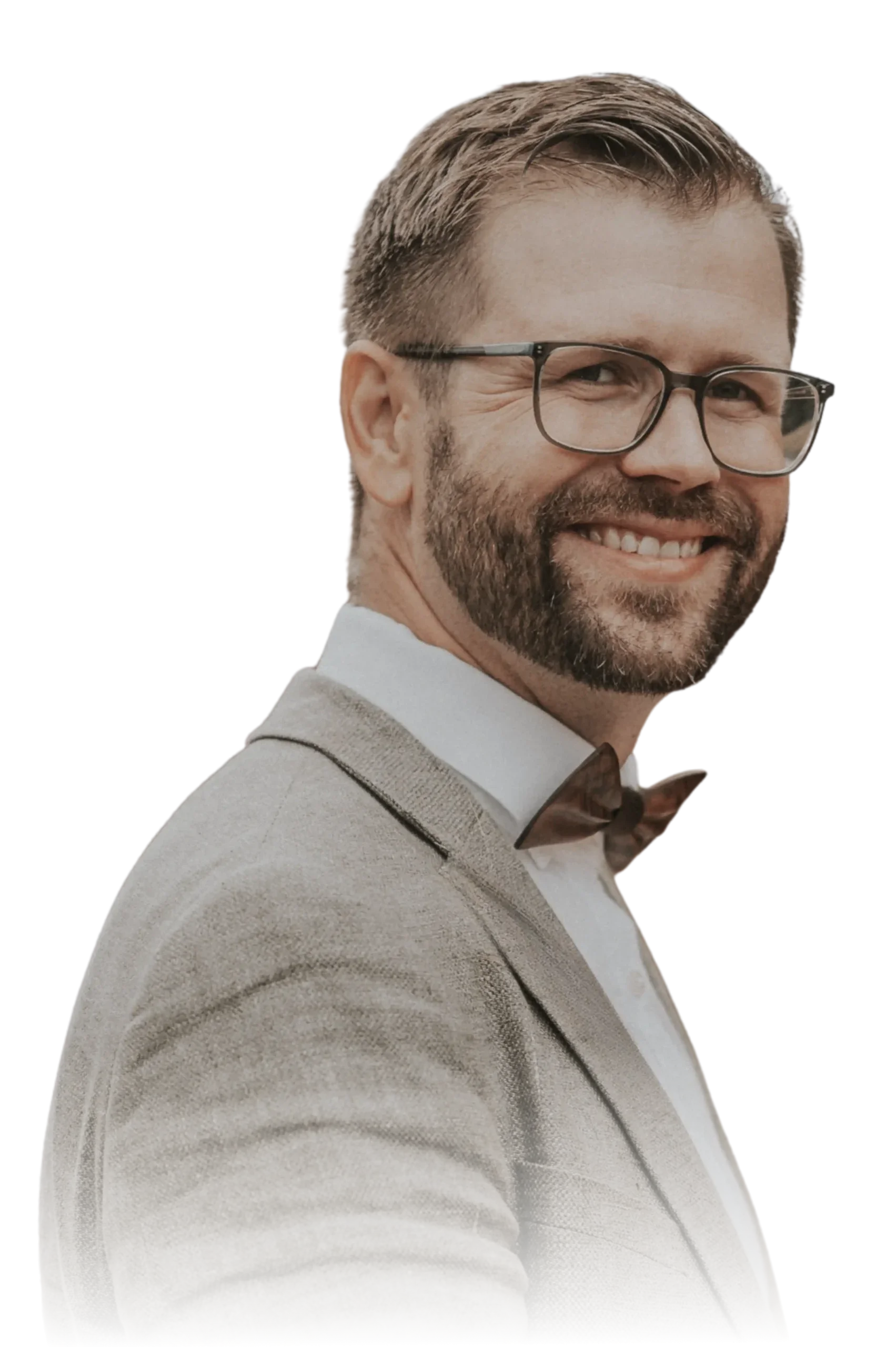 Portrait von Mathias Gromeier – Euer persönlicher Trauredner und Sänger mit Fliege